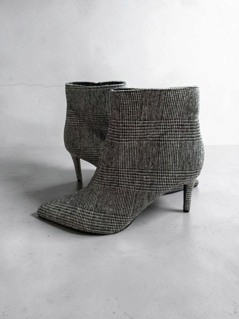 RED DELICIOUS Gray Glenplaid Fabric Booties Boots Size 8